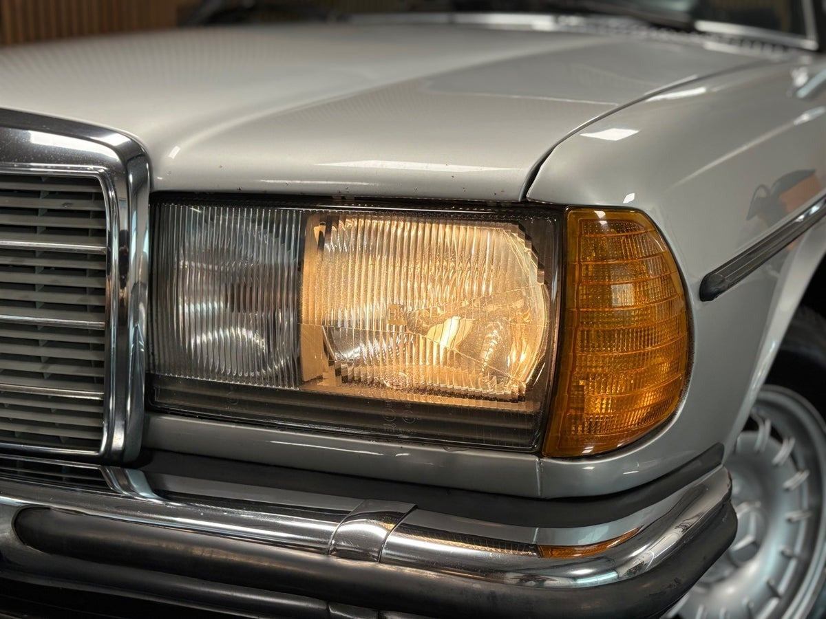 undefined Mercedes 230 CE fra 1982