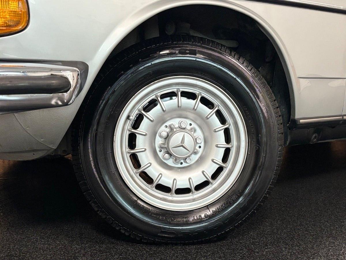 undefined Mercedes 230 CE fra 1982