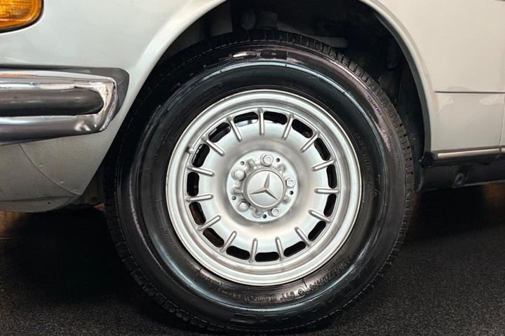 undefined Mercedes 230 CE fra 1982