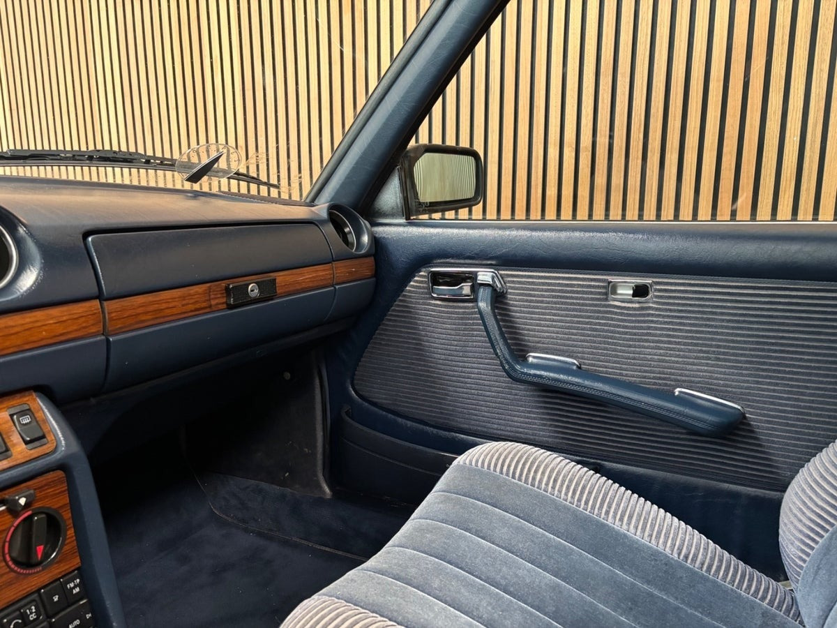 undefined Mercedes 230 CE fra 1982