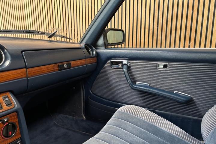 undefined Mercedes 230 CE fra 1982