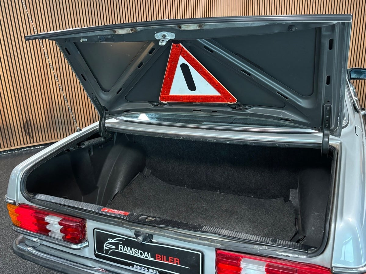 undefined Mercedes 230 CE fra 1982