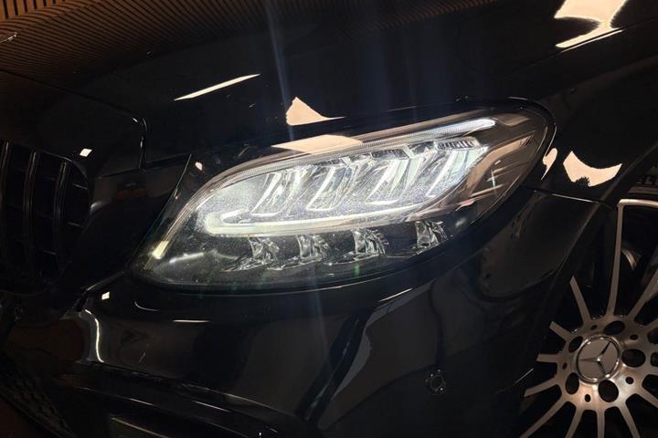 Sort Mercedes C200 fra 2020
