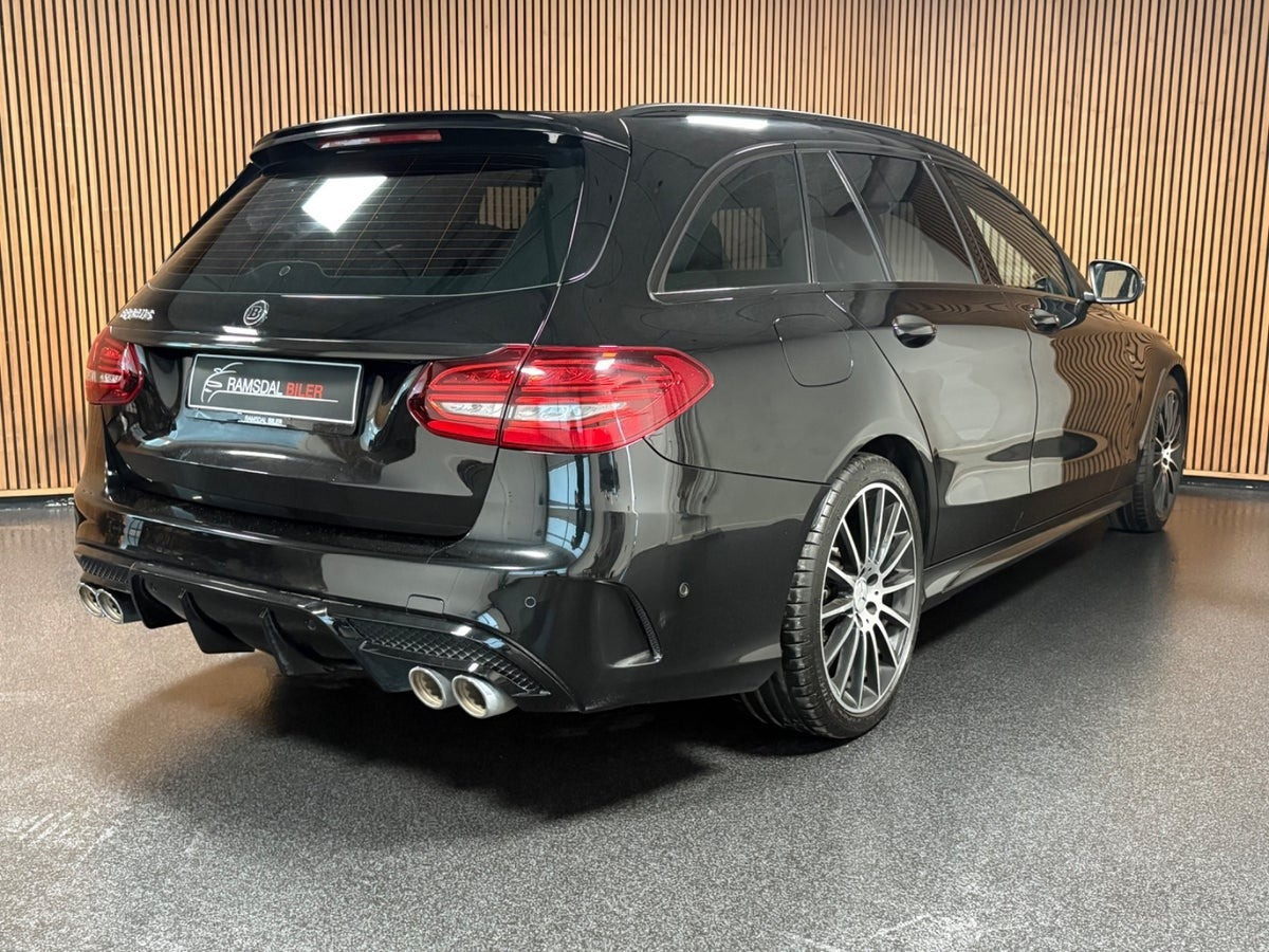 Sort Mercedes C200 fra 2020