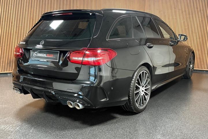 Sort Mercedes C200 fra 2020