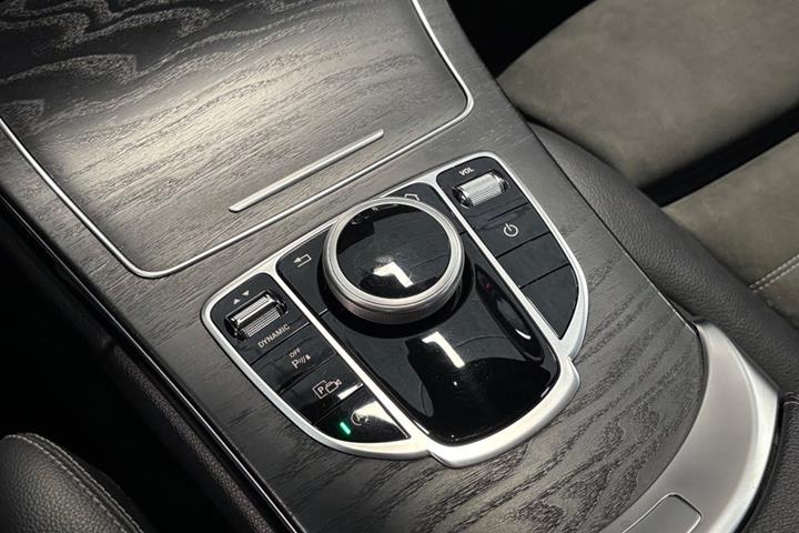 Sort Mercedes C200 fra 2020