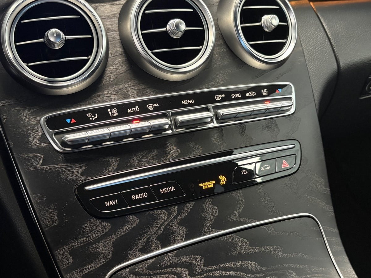 Sort Mercedes C200 fra 2020