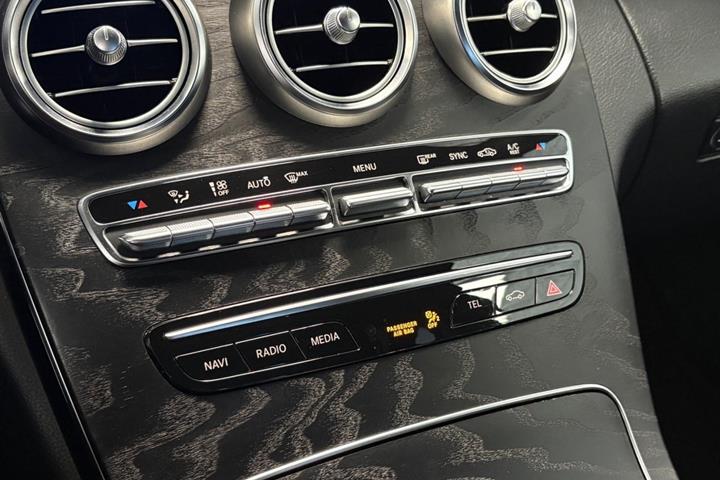 Sort Mercedes C200 fra 2020
