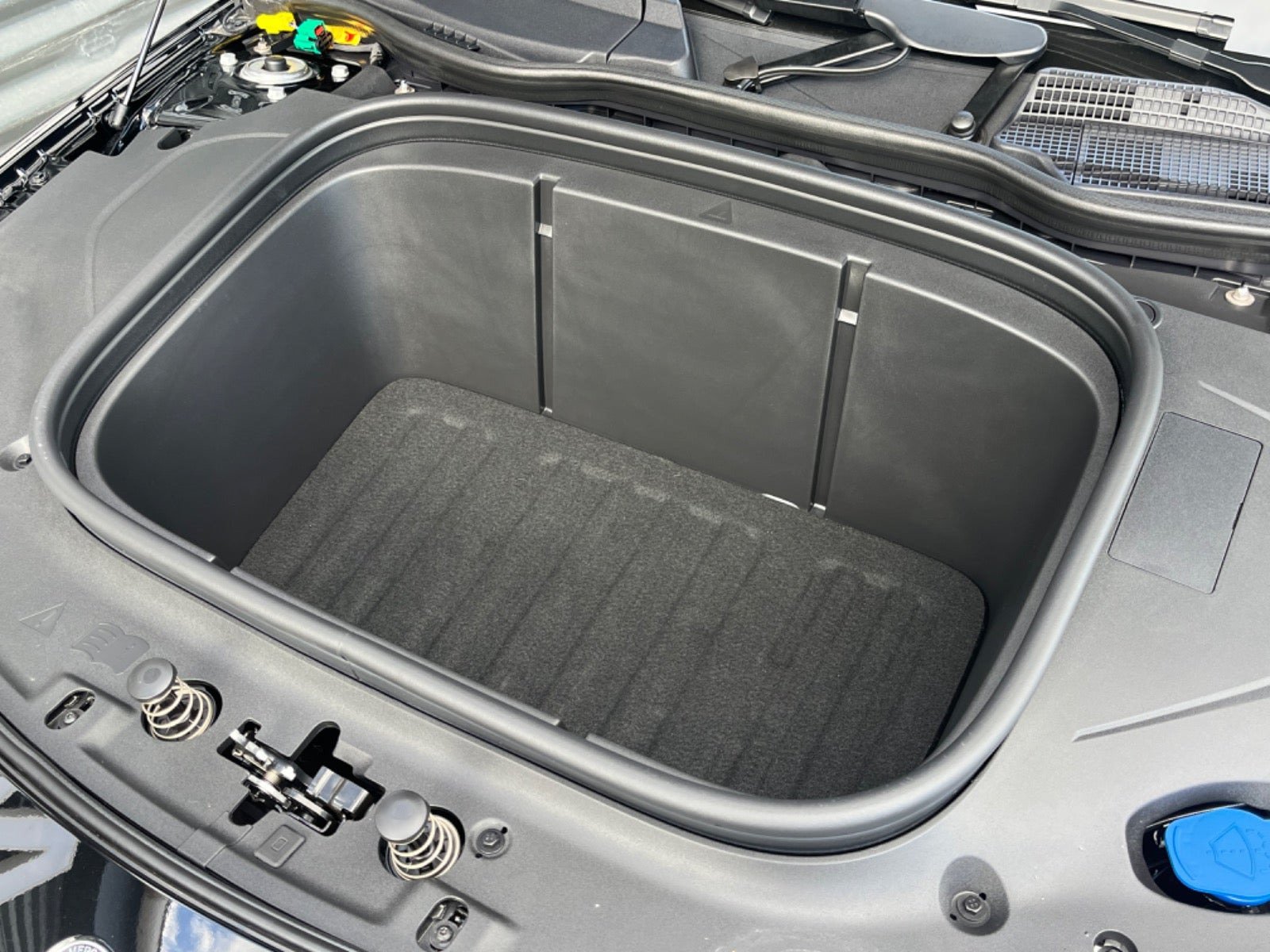 Sort Mercedes CLA250+ fra 2026