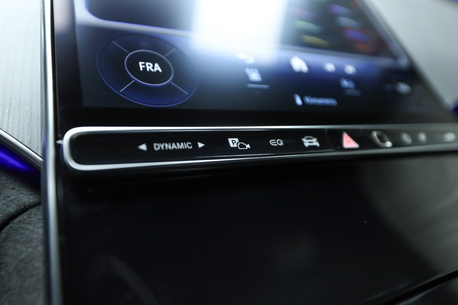 Grå Mercedes EQE350 SUV fra 2025