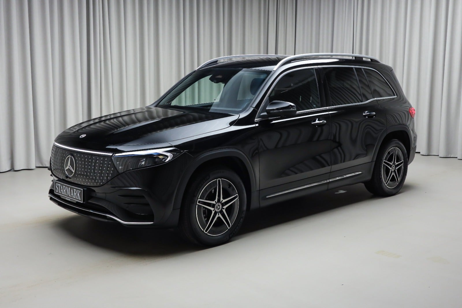 Sort Mercedes EQB250+ fra 2024