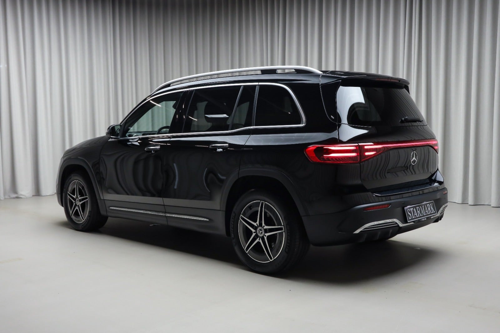 Sort Mercedes EQB250+ fra 2024