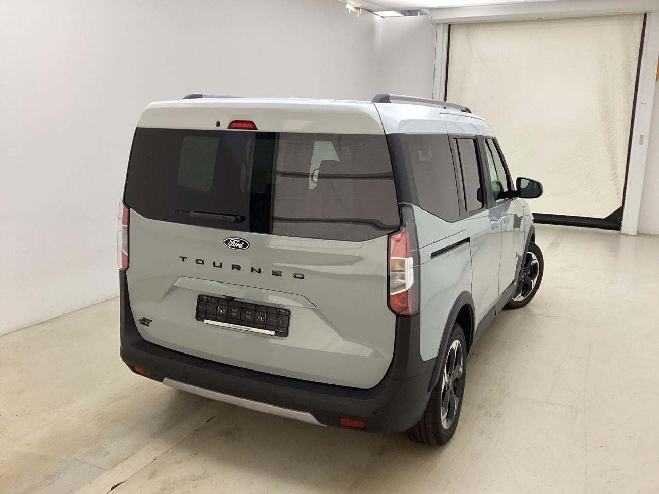 Grå Ford E-Tourneo Custom 340 L1 fra 2026