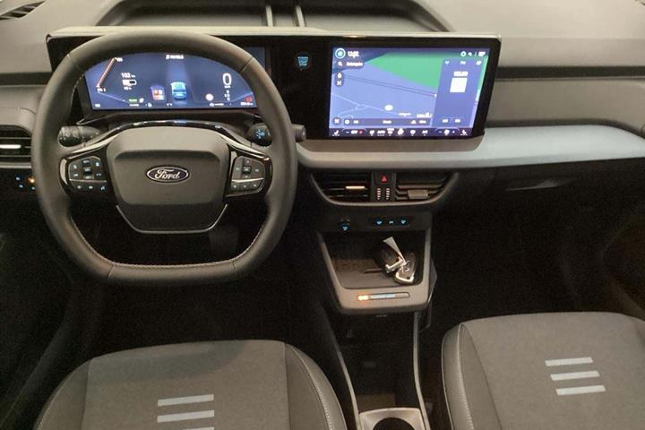 Grå Ford E-Tourneo Custom 340 L1 fra 2026