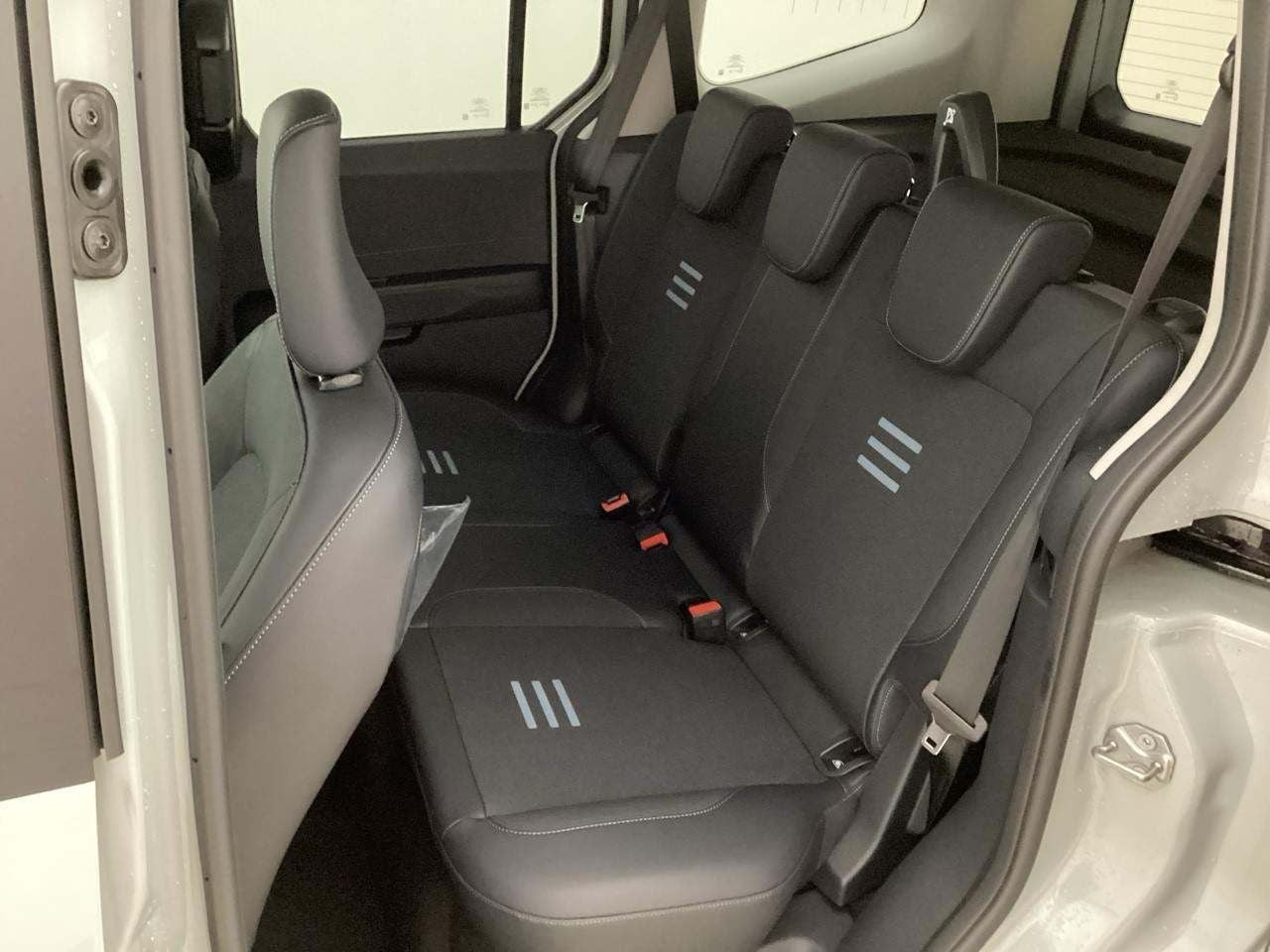 Grå Ford E-Tourneo Custom 340 L1 fra 2026