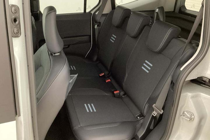 Grå Ford E-Tourneo Custom 340 L1 fra 2026