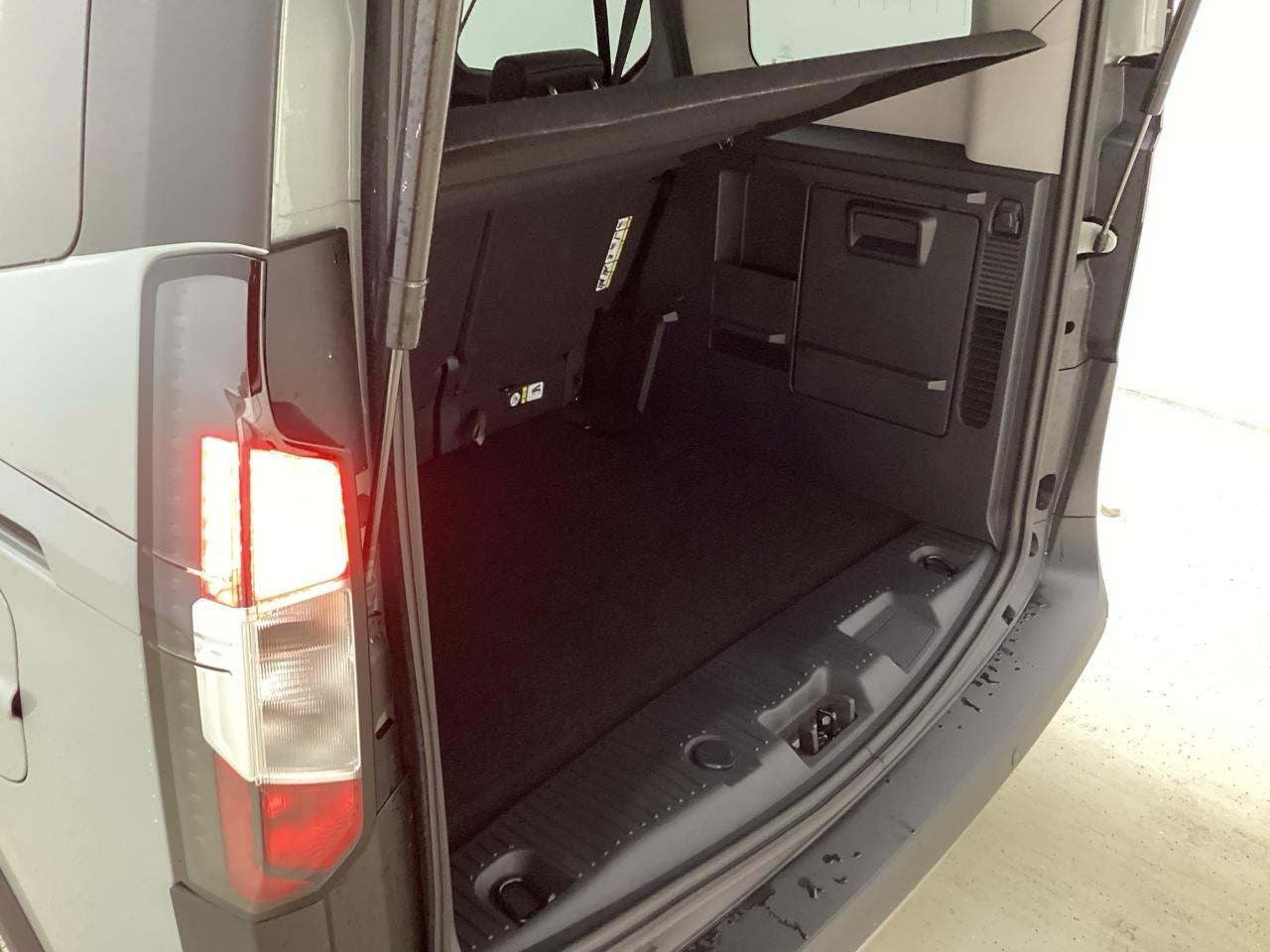Grå Ford E-Tourneo Custom 340 L1 fra 2026