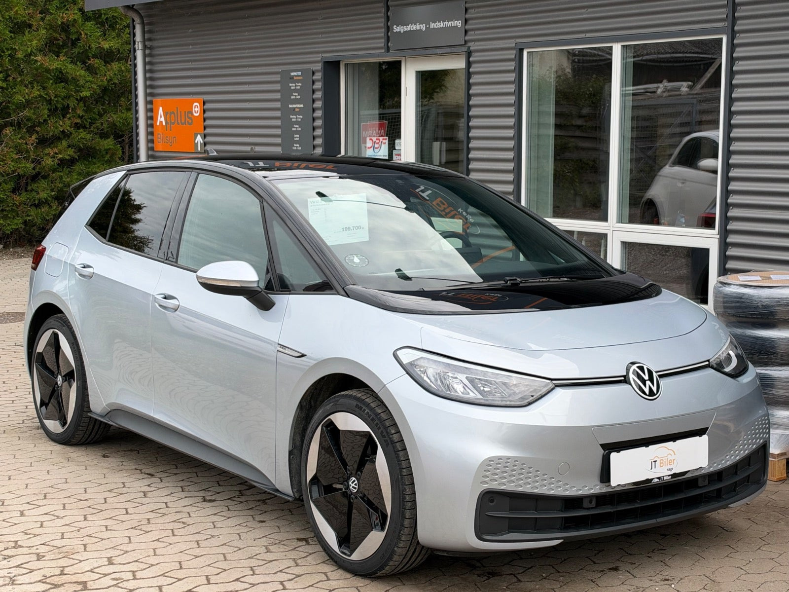 Sølv VW ID.3 fra 2023 set udefra