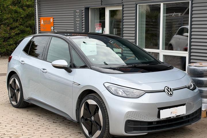 Sølv VW ID.3 fra 2023 set udefra
