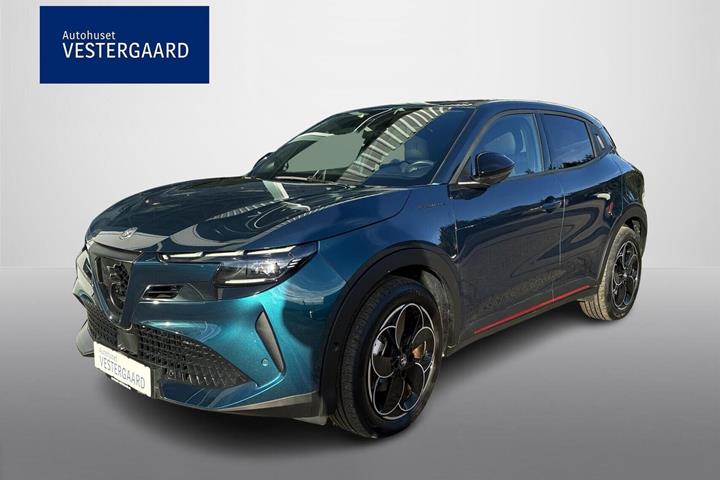 Blå Alfa Romeo Junior fra 2024