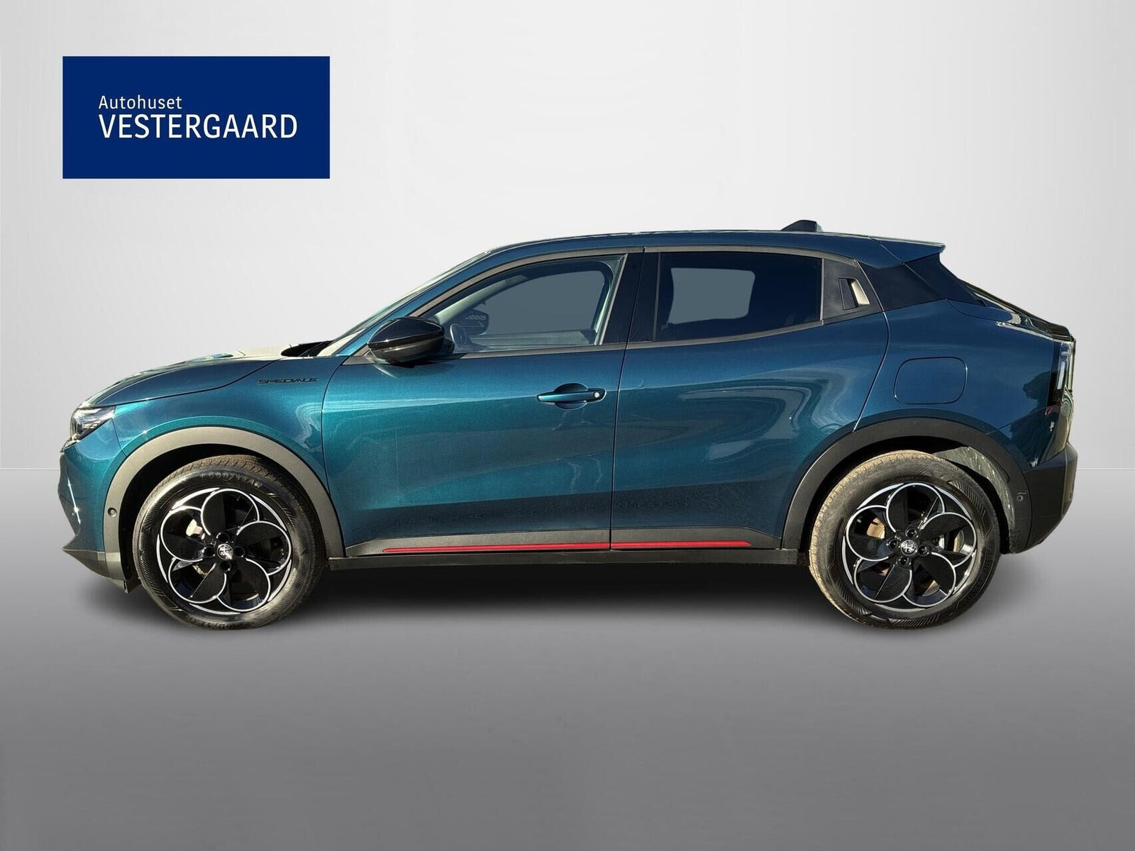 Blå Alfa Romeo Junior fra 2024