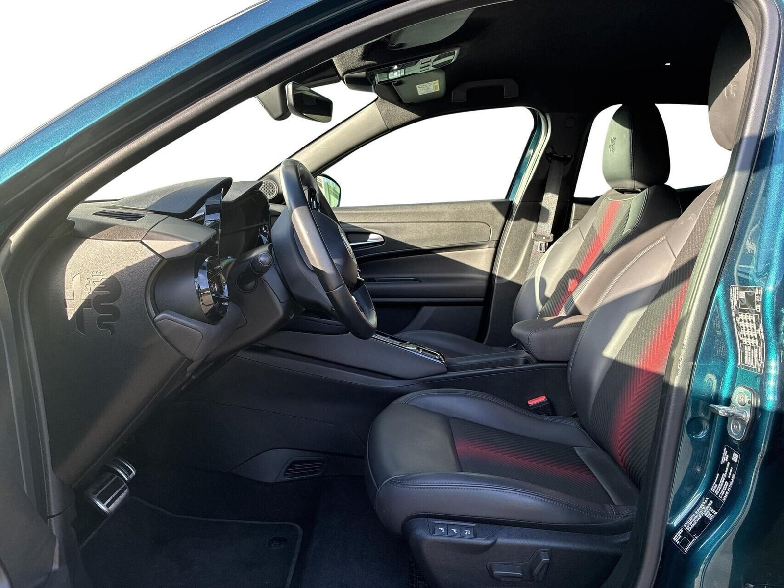 Blå Alfa Romeo Junior fra 2024