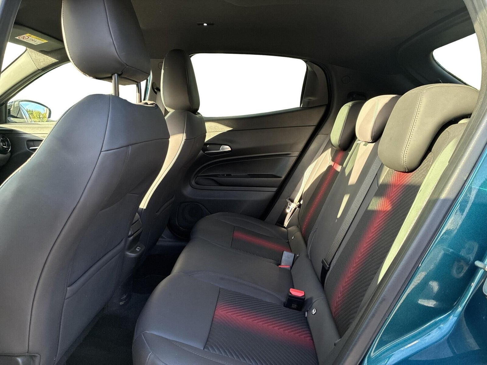 Blå Alfa Romeo Junior fra 2024