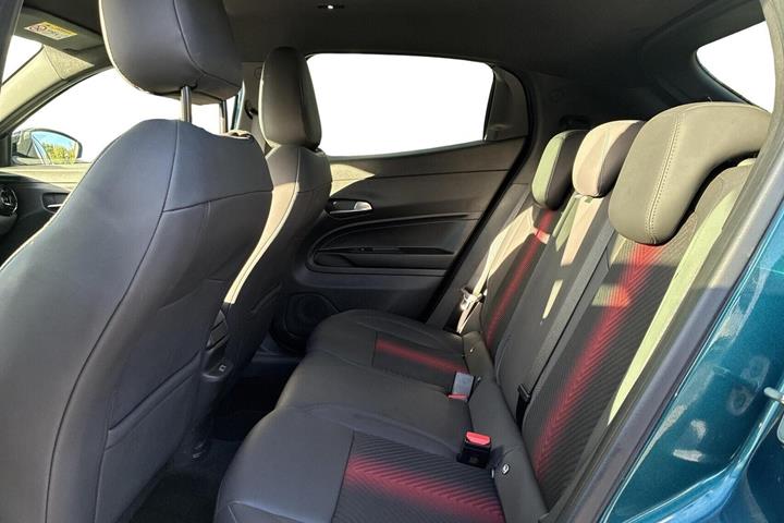 Blå Alfa Romeo Junior fra 2024