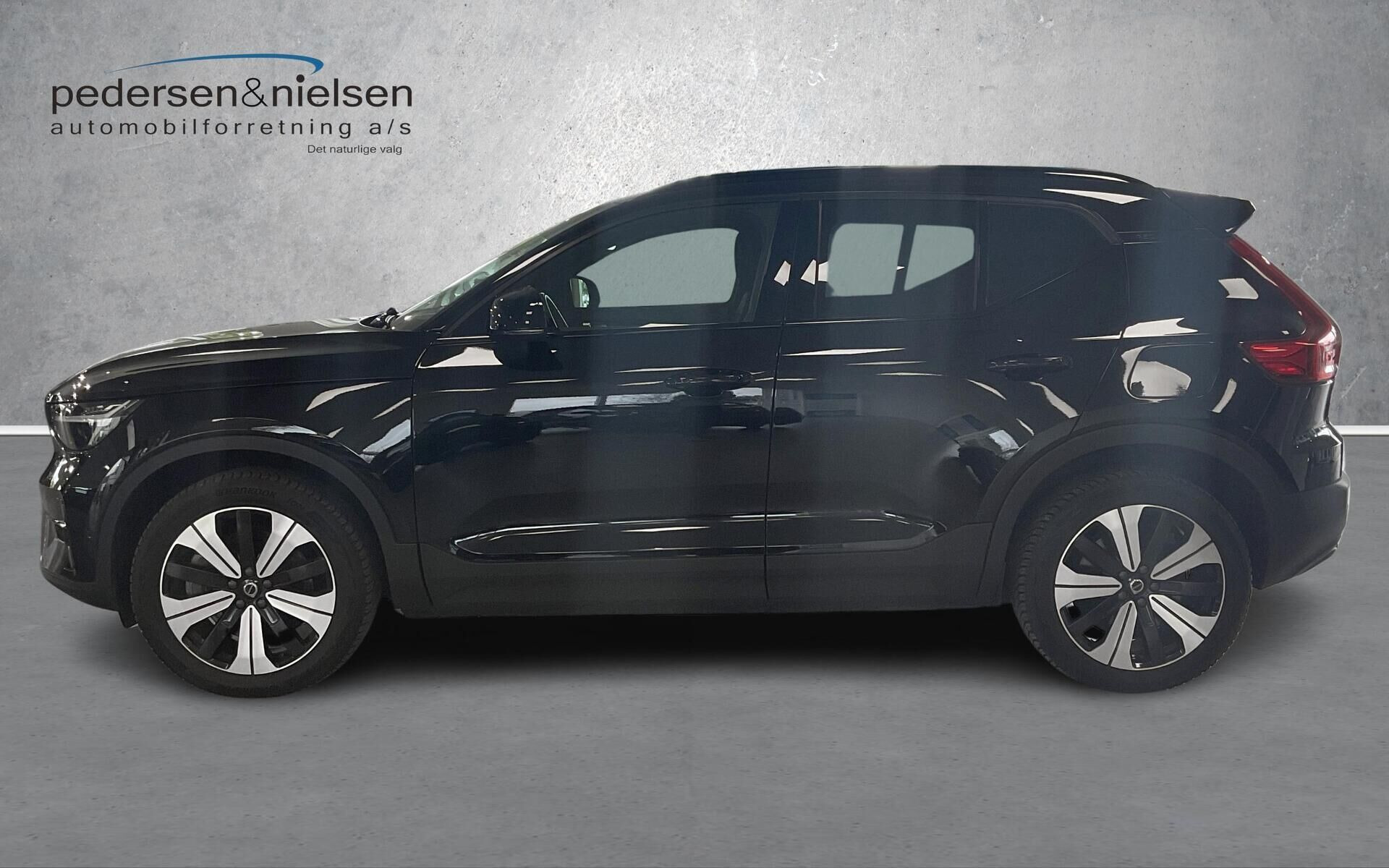 Sort Volvo XC40 fra 2023
