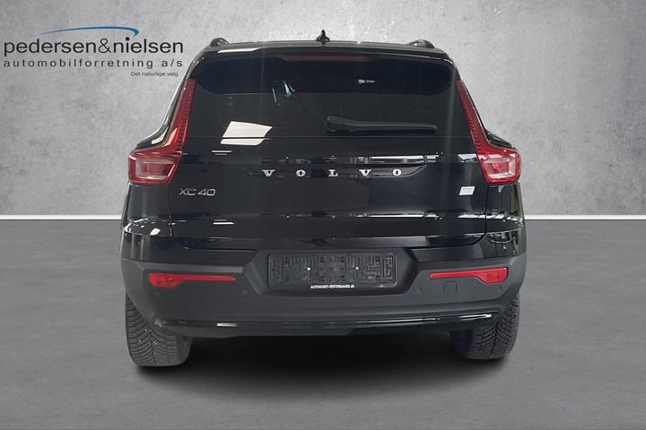 Sort Volvo XC40 fra 2023