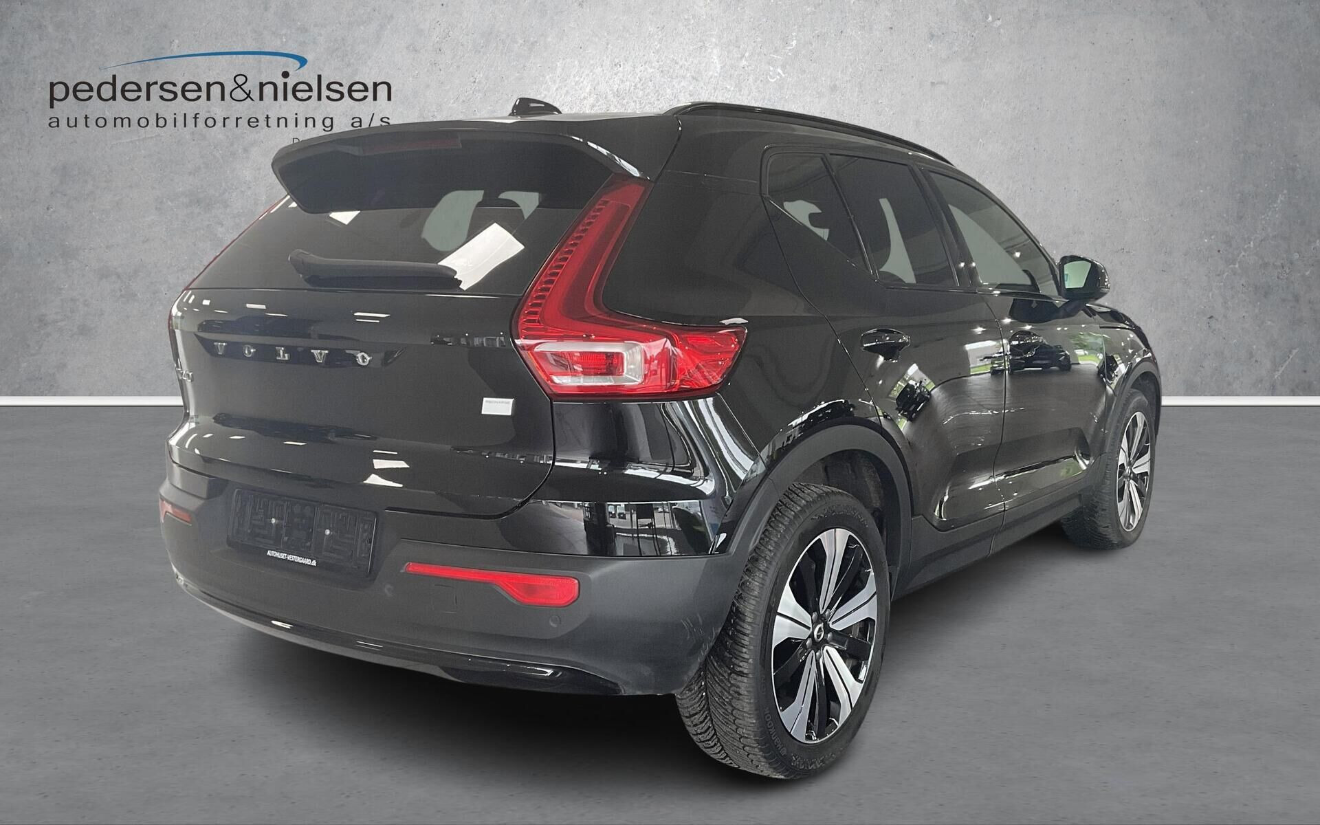 Sort Volvo XC40 fra 2023
