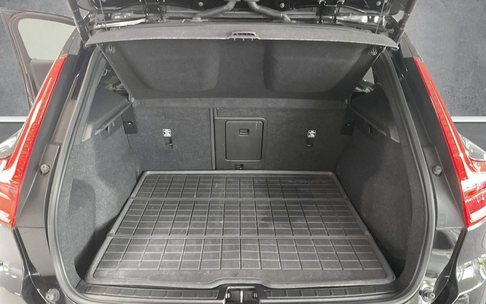 Sort Volvo XC40 fra 2023