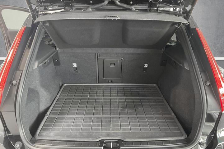 Sort Volvo XC40 fra 2023