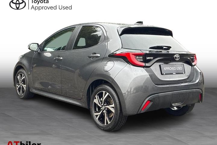 Grå Toyota Yaris fra 2025