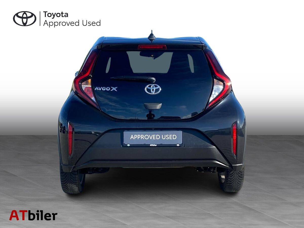 Sort Toyota Aygo X fra 2024