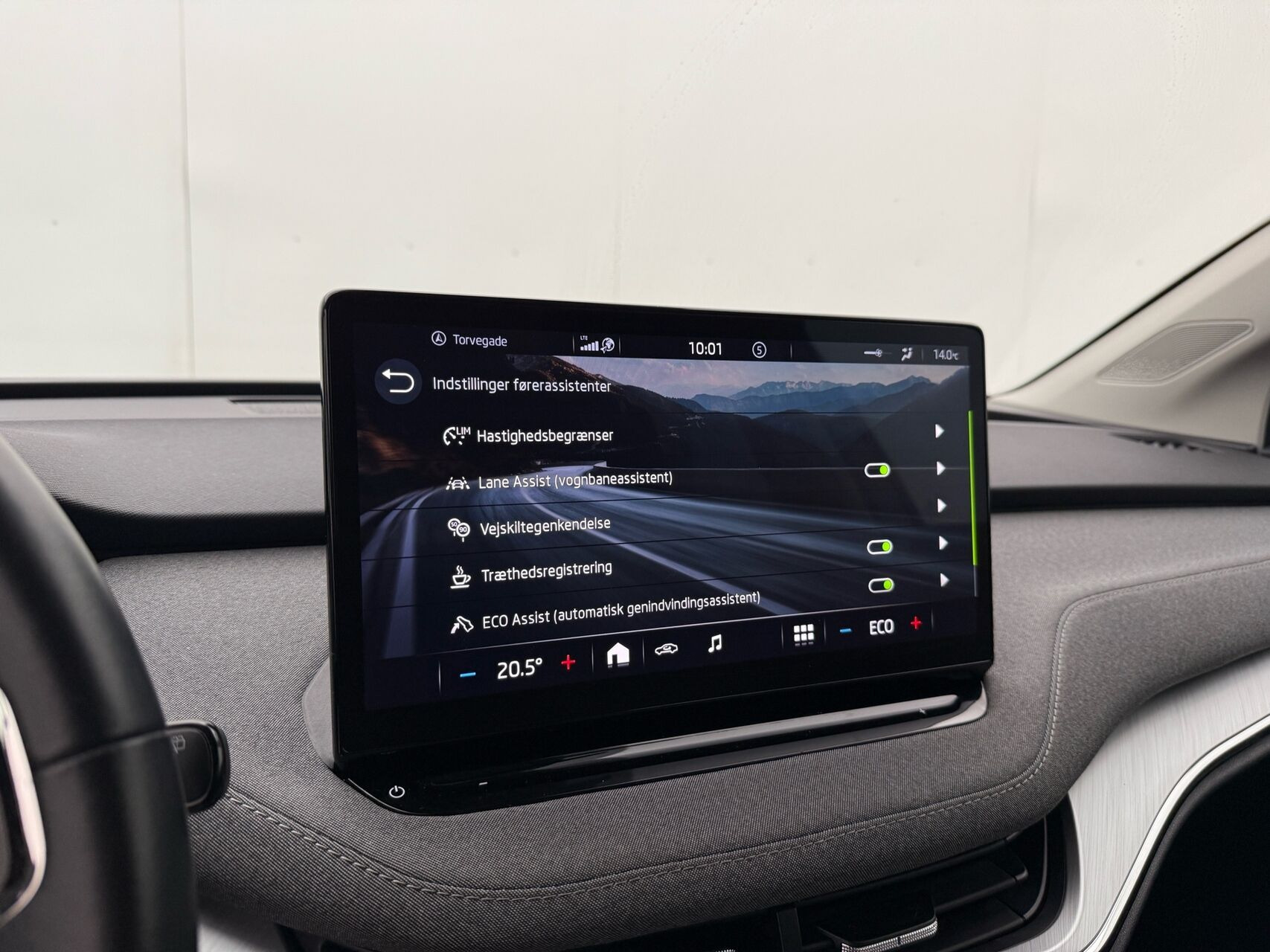 Grå Skoda Enyaq fra 2022