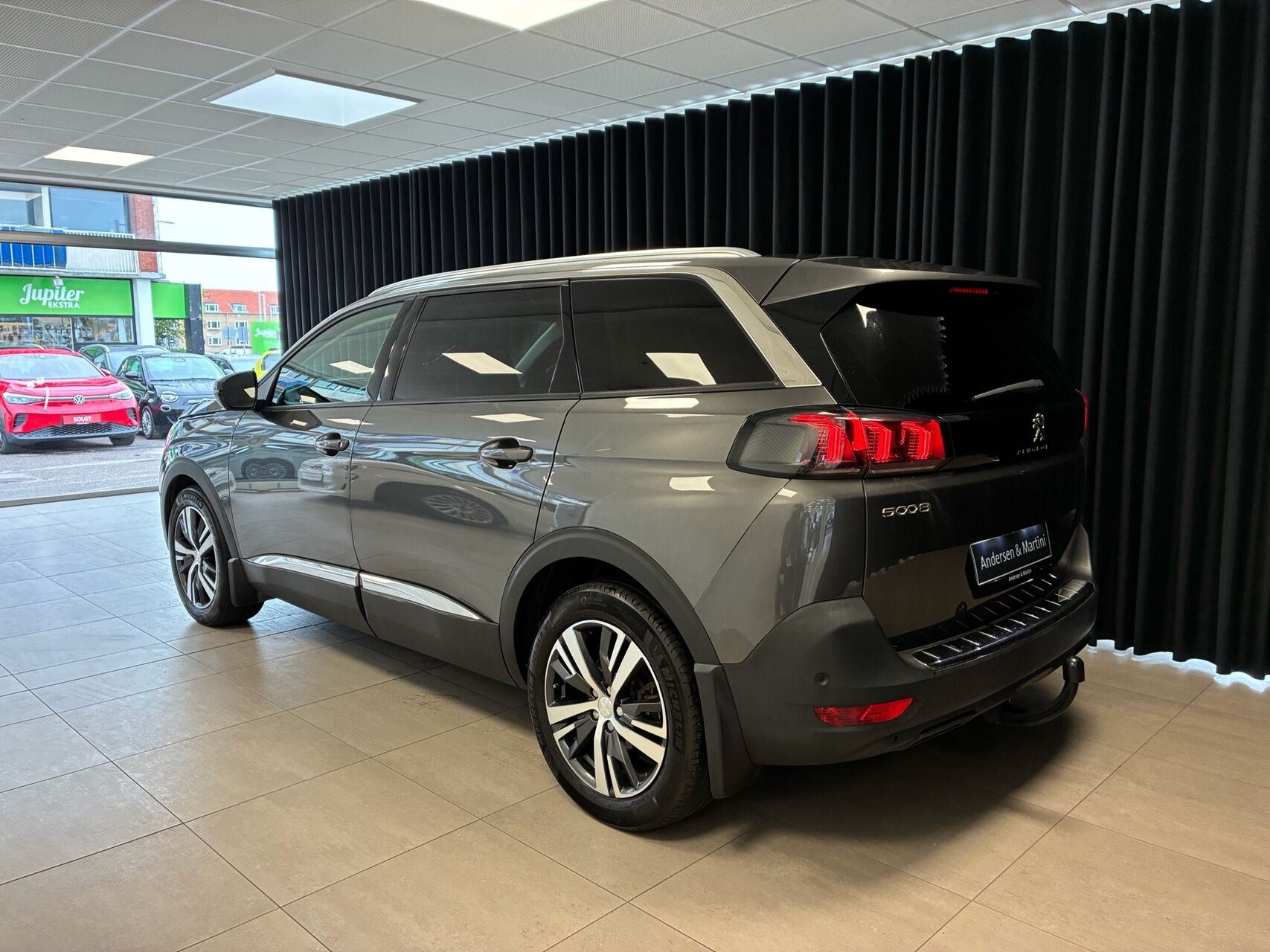Grå Peugeot 5008 fra 2021