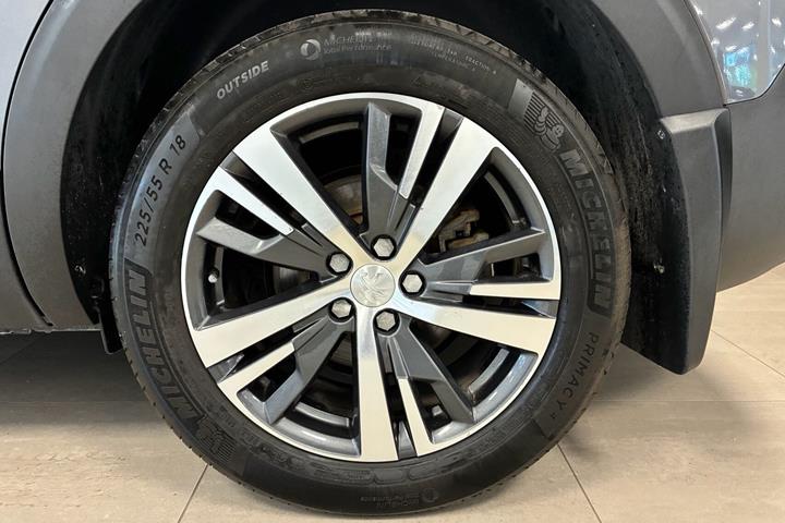 Grå Peugeot 5008 fra 2021