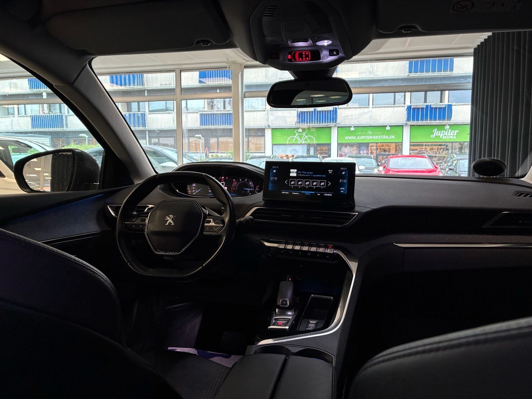 Grå Peugeot 5008 fra 2021