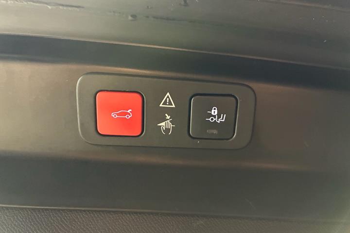 Grå Peugeot 5008 fra 2021