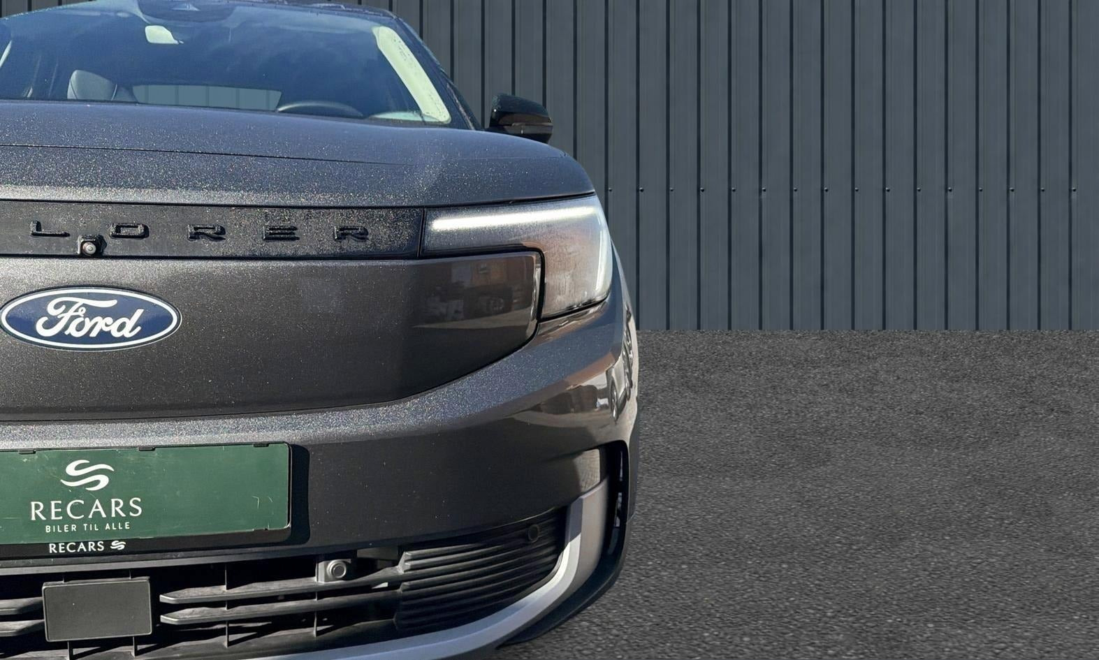 Grå Ford Explorer fra 2025
