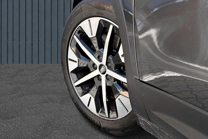 Grå Ford Explorer fra 2025