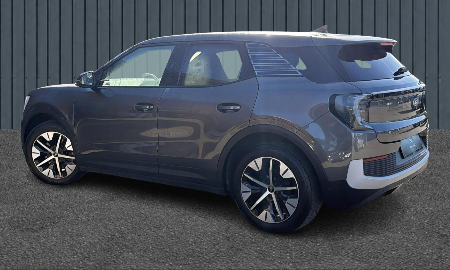 Grå Ford Explorer fra 2025