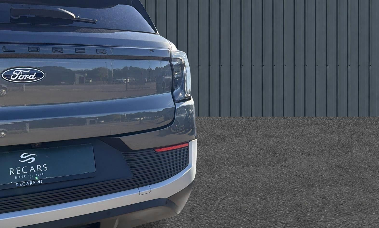 Grå Ford Explorer fra 2025