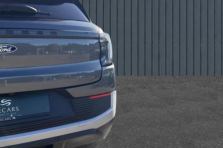 Grå Ford Explorer fra 2025