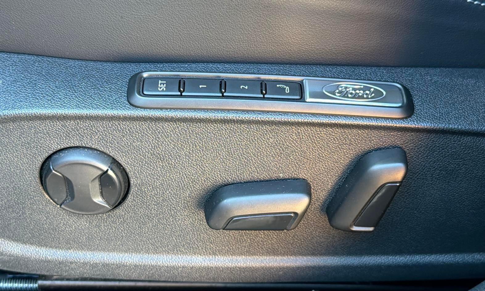 Grå Ford Explorer fra 2025