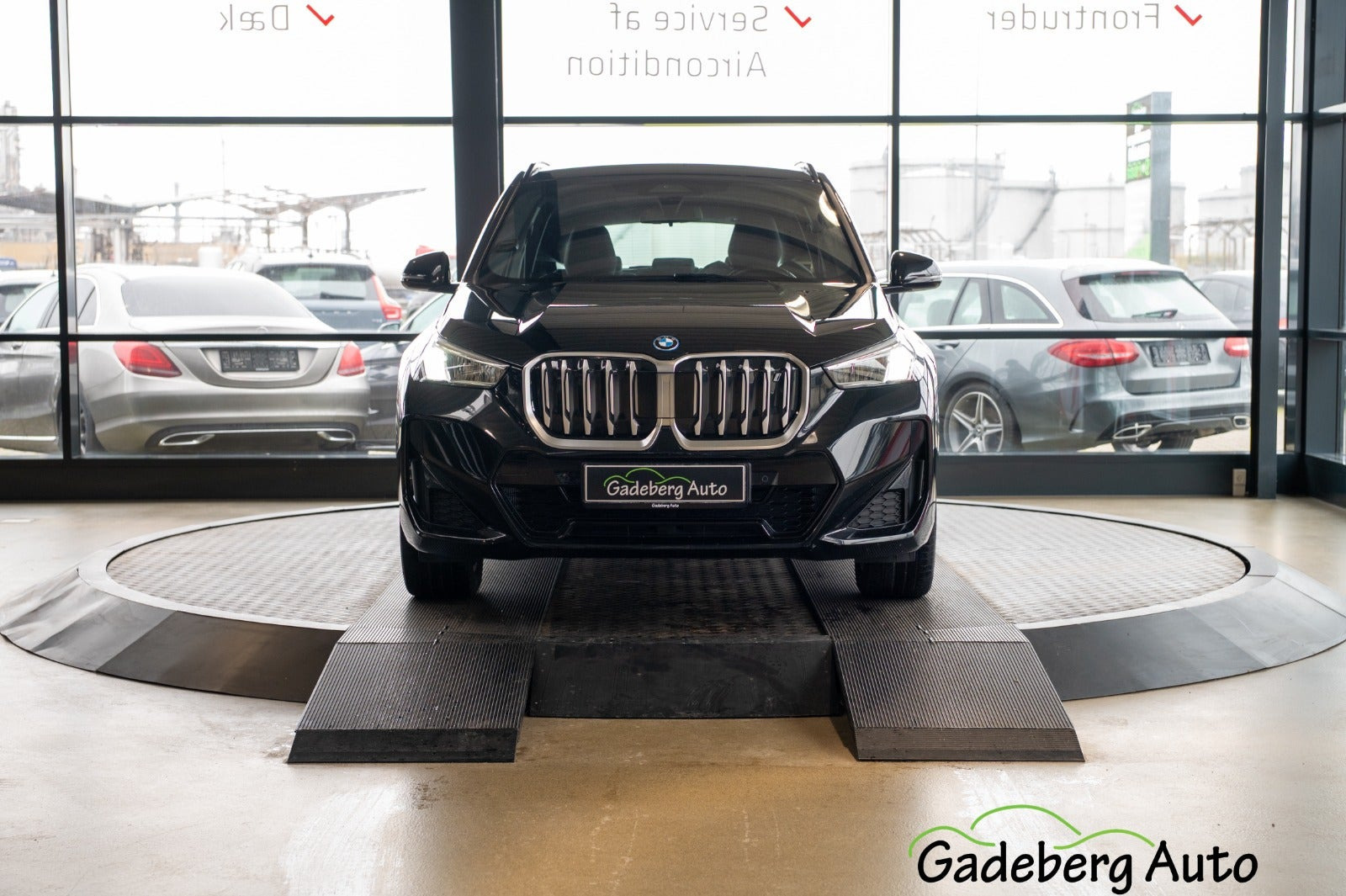 Sort BMW iX1 fra 2023