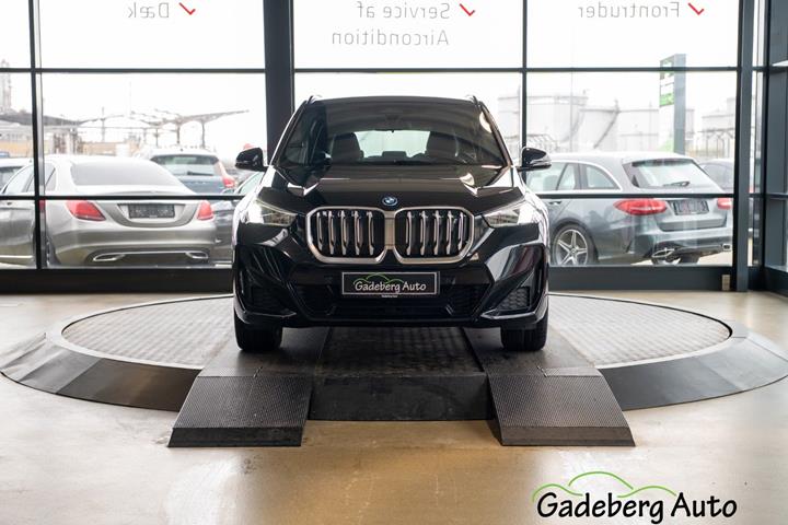 Sort BMW iX1 fra 2023