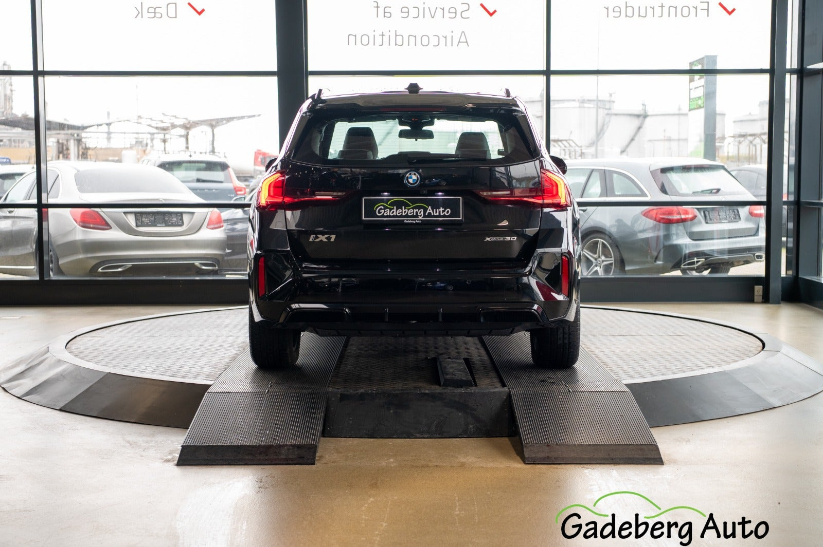 Sort BMW iX1 fra 2023
