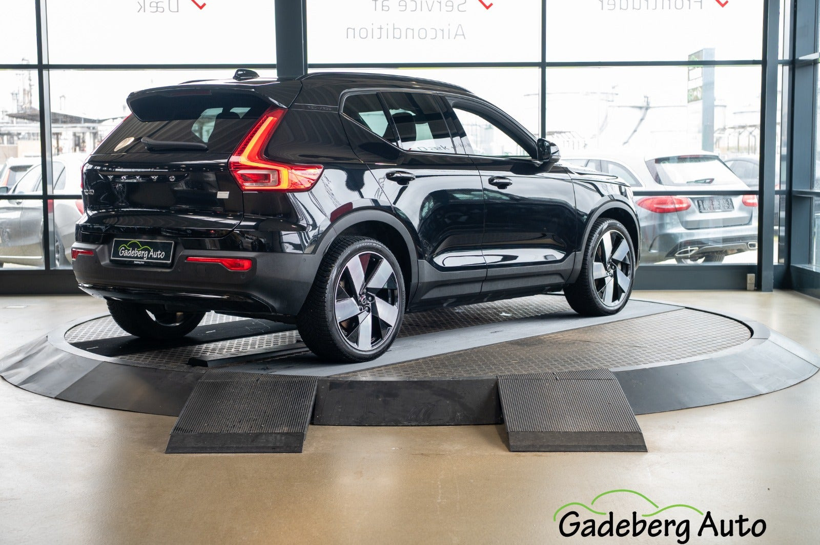Sort Volvo XC40 fra 2023